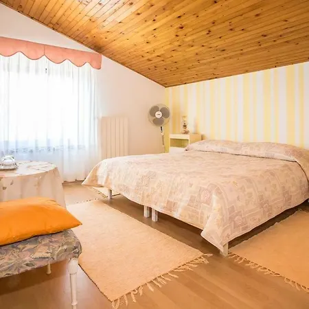 Apartman Leo Apartament *