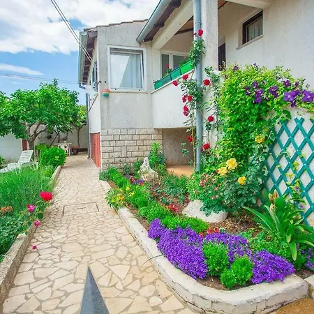 Apartman Leo *